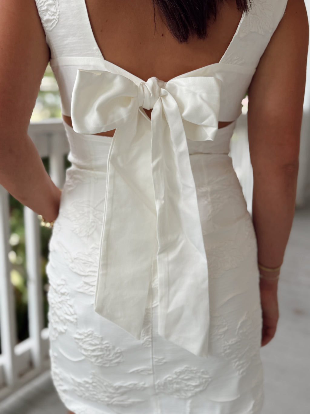 Textured Bow Back Mini  image 1