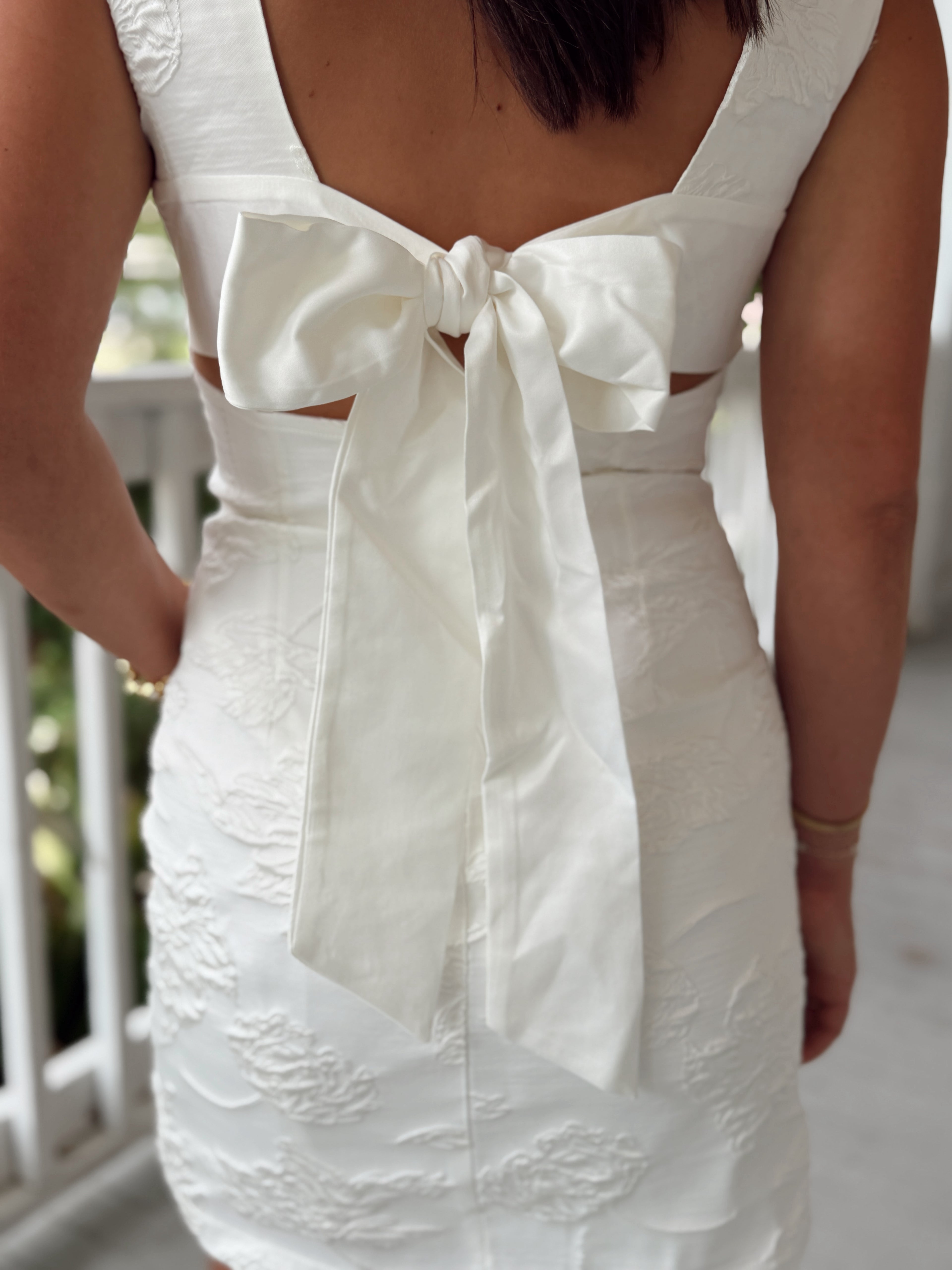 Textured Bow Back Mini  image 1